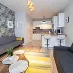 Luxury In -12- Free Parking דירה